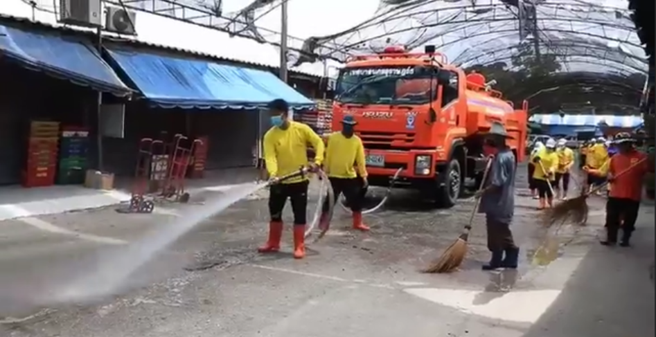 ลงพื้นที่ล้างตลาดป้องกันโรคโควิด-19 Image 1